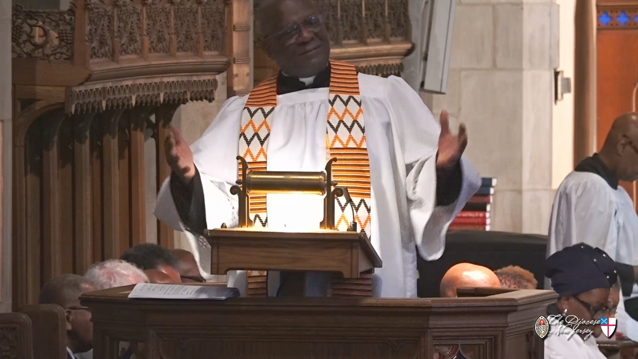 El reverendo Vernal Savage predica en la celebración del Servicio de Testigos Absalom Jones de la diócesis el 18 de febrero de 2024.